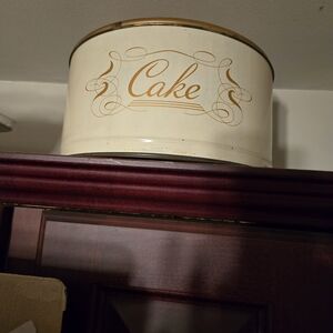Vintage cake tin